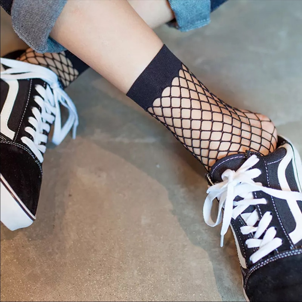 🆕 Fishnet Socks - Picture 2 of 3
